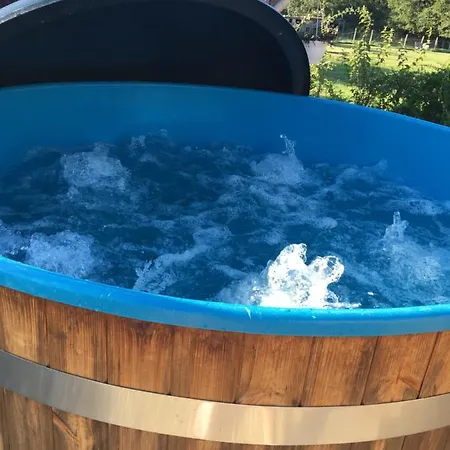 Maison Périgord Piscine Et Casa vacanze La Roche-Chalais