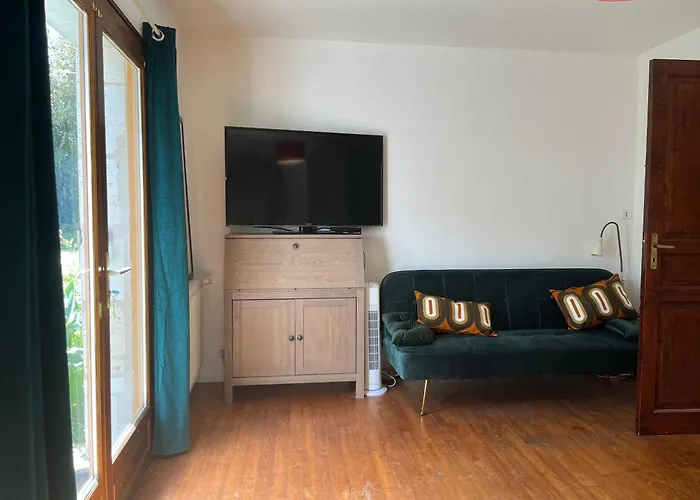 Feriehus Maison Perigord Piscine Et *